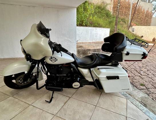 HARLEY-DAVIDSON STREET GLIDE 